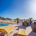 108-Villa, 2 Minutes Walk To The Beach, Heated Pool