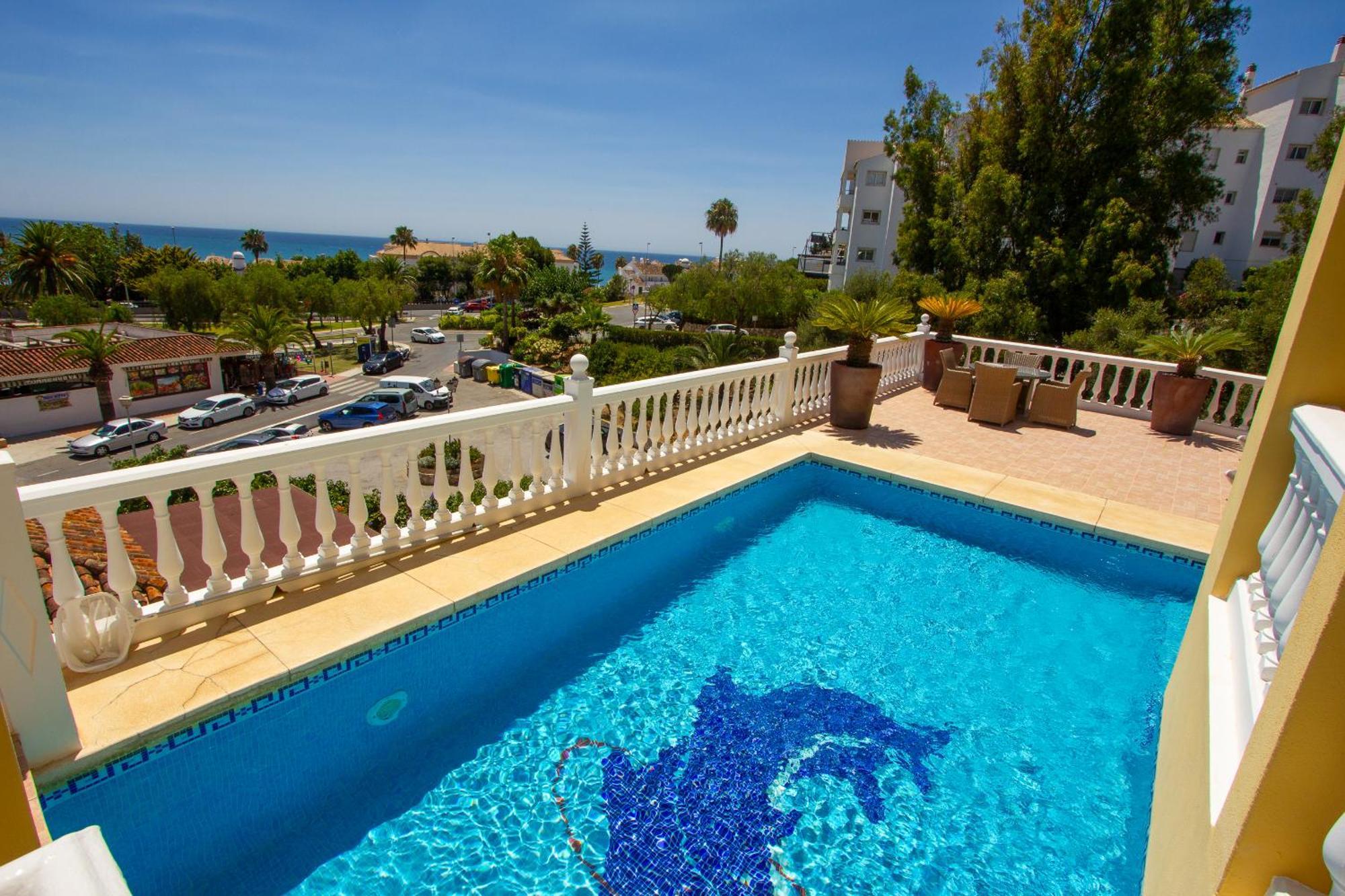 Villa 108-villa, 2 Minutes Walk To The Beach, Heated Pool Malaga
