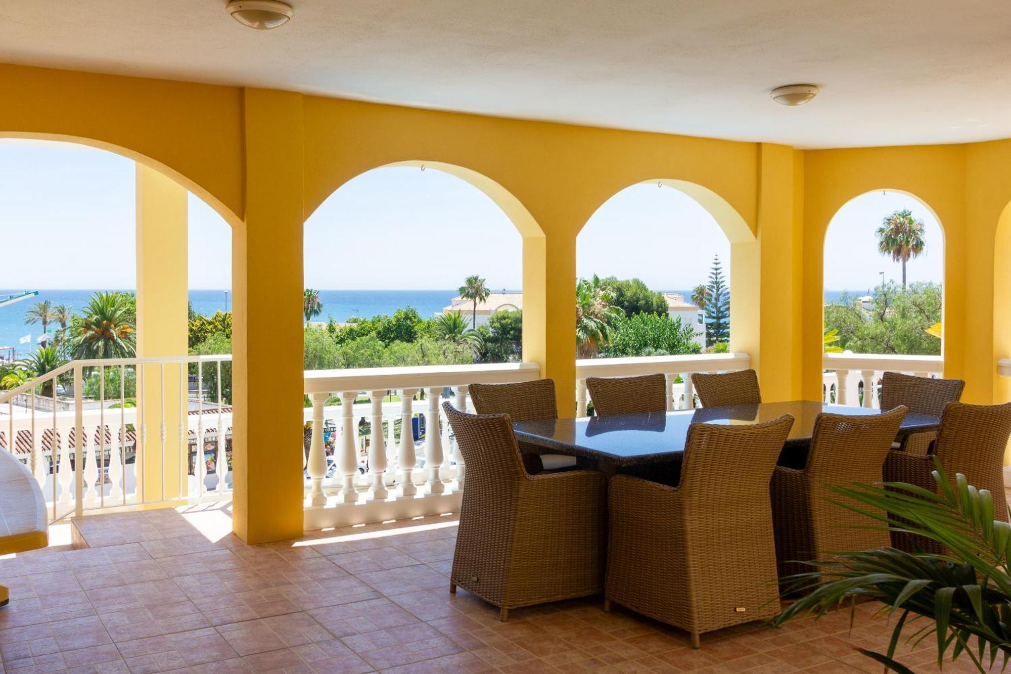 108-villa, 2 Minutes Walk To The Beach, Heated Pool