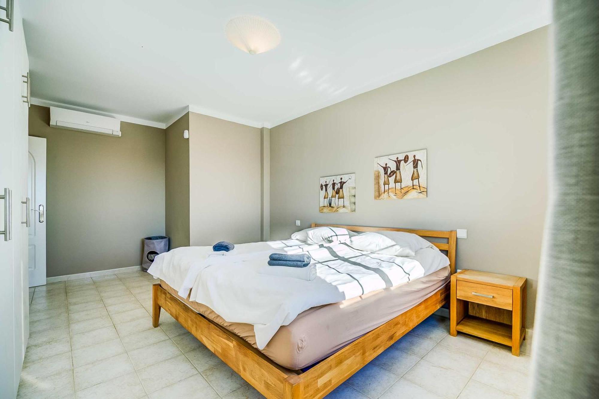 Villa 108-villa, 2 Minutes Walk To The Beach, Heated Pool Malaga