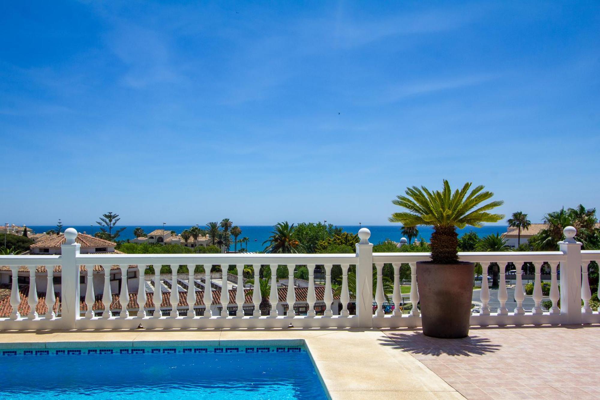 108-villa, 2 Minutes Walk To The Beach, Heated Pool Villa Malaga